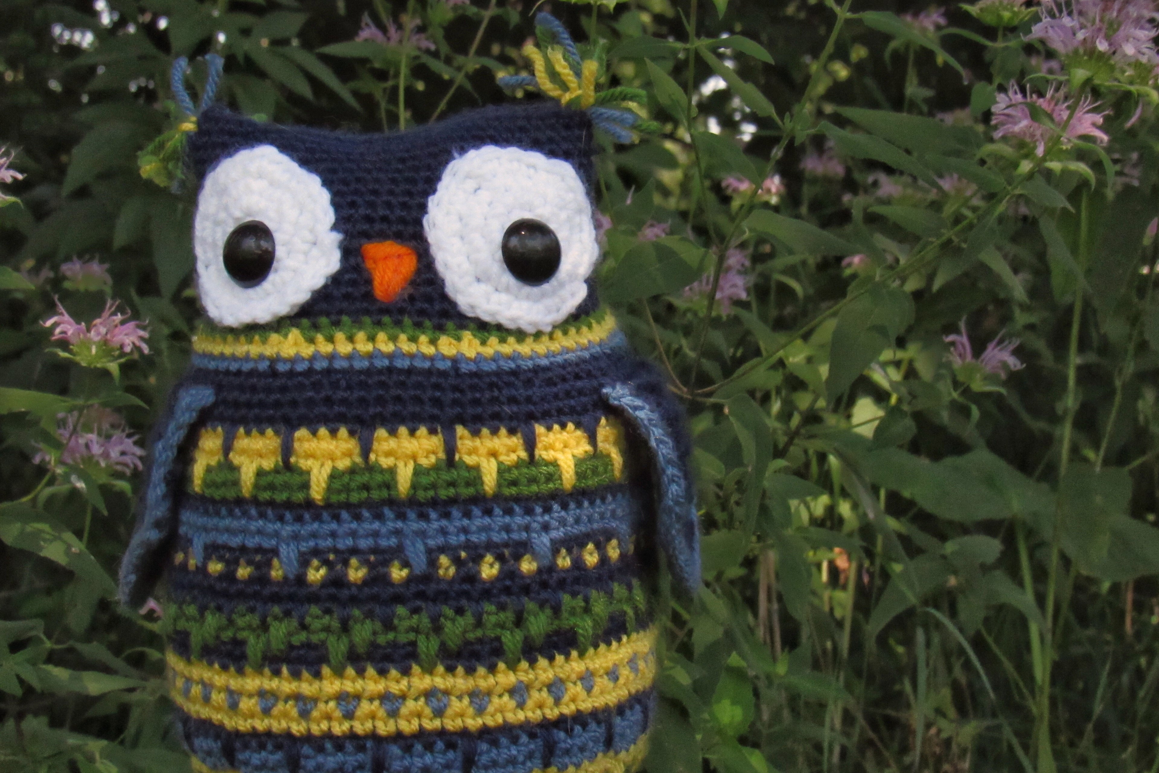 Leaping Stitch Owl (Blue, Green, Yellow)