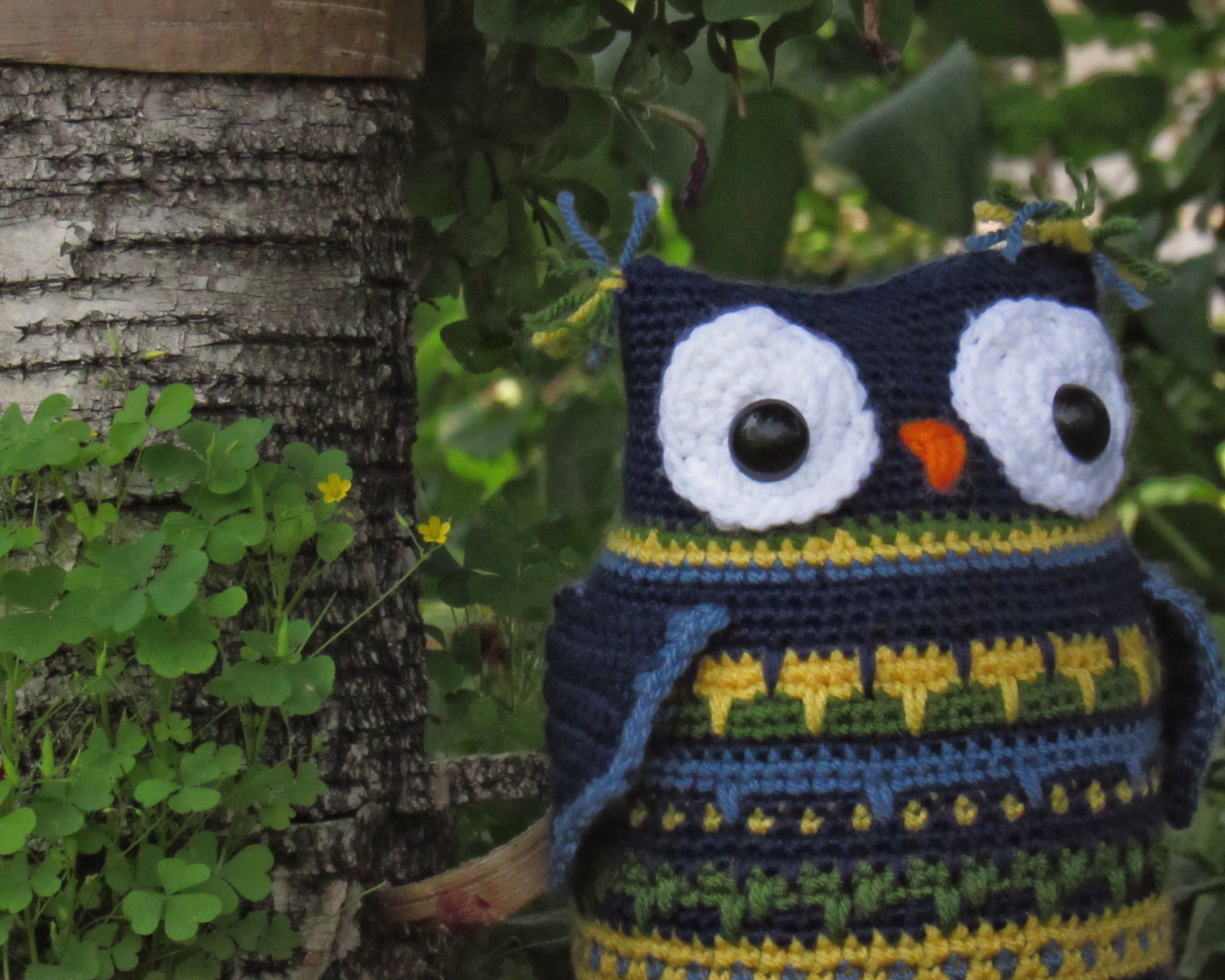 Leaping Stitch Owl (Blue, Green, Yellow)